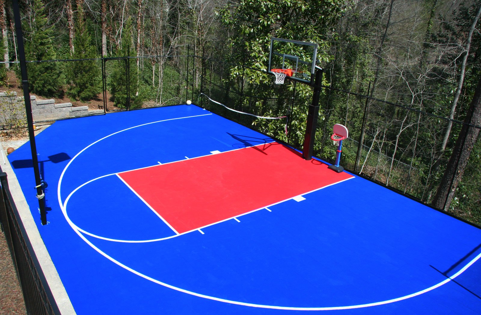 Full Court Press — Basketball half-court · blue & red